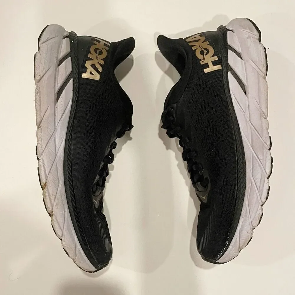 HOKA Clifton 7 Sneakers Size 7.5 Black Gold